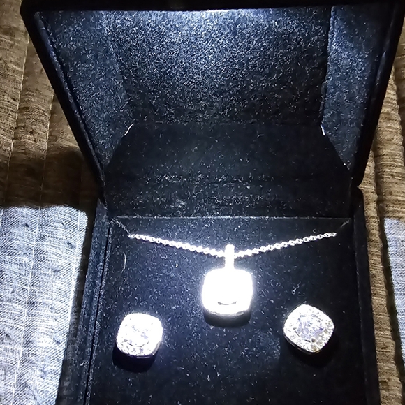 Women Perfect Jewelry Set. - Picture 8 of 8